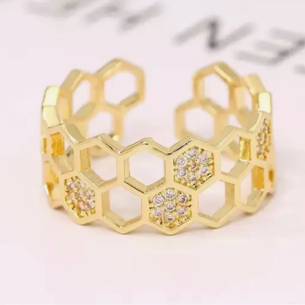 GOLD HONEYCOMB BEE COCKTAIL RING‎ ‘BEE MINE’